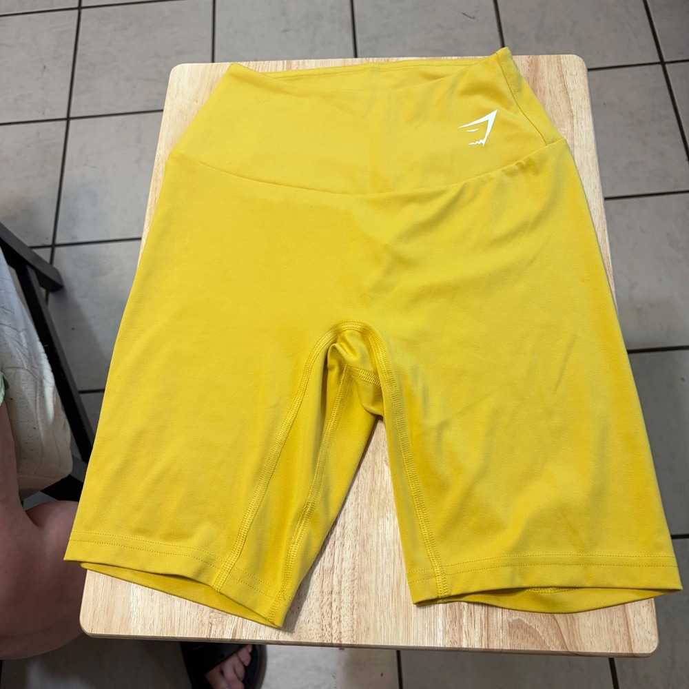 Gymshark Biker Shorts Womens Medium Yellow Excellent High Rise Scrunch Detail - Picture 1 of 6